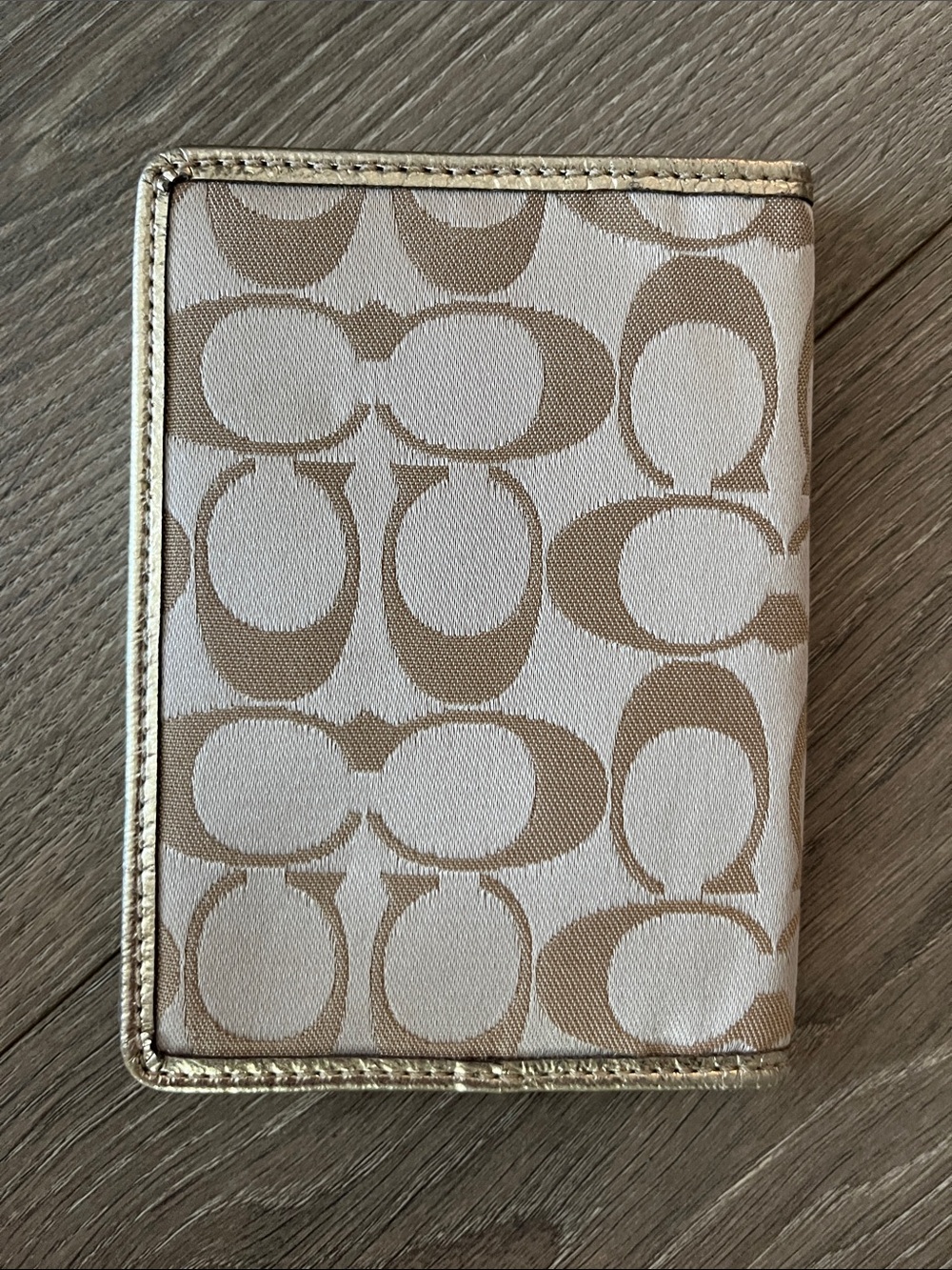 EUC Coach Poppy Graffiti Beige Signature Canvas Tote, Wristlet & Passport Holder - Picture 15 of 17